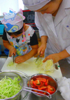 夏休み企画「親子料理教室～ピザ作りに挑戦～」