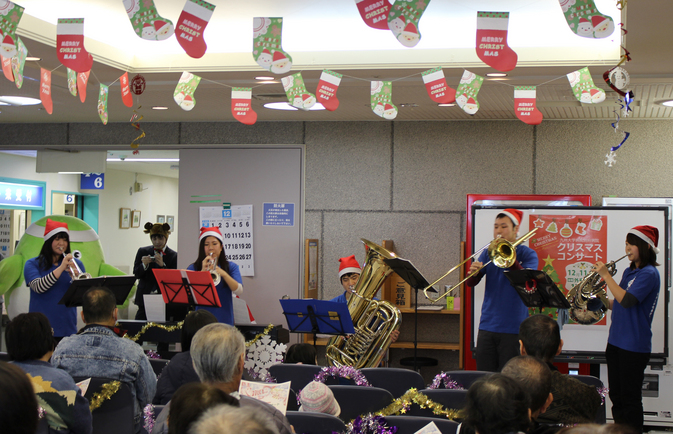 別府大学吹奏楽団がクリスマスコンサートを行いました
