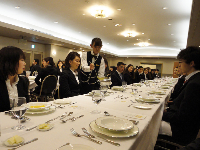 杉乃井ホテルでテーブルマナー講習会を開催しました