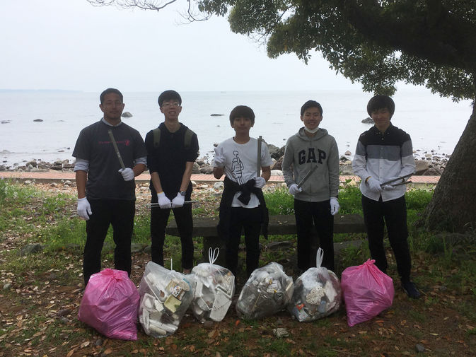 別府大学青年団がビーチクリーン活動を行いました