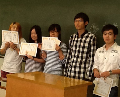 【日本語教育研究センター】平成26年度前期の優良賞を授与しました